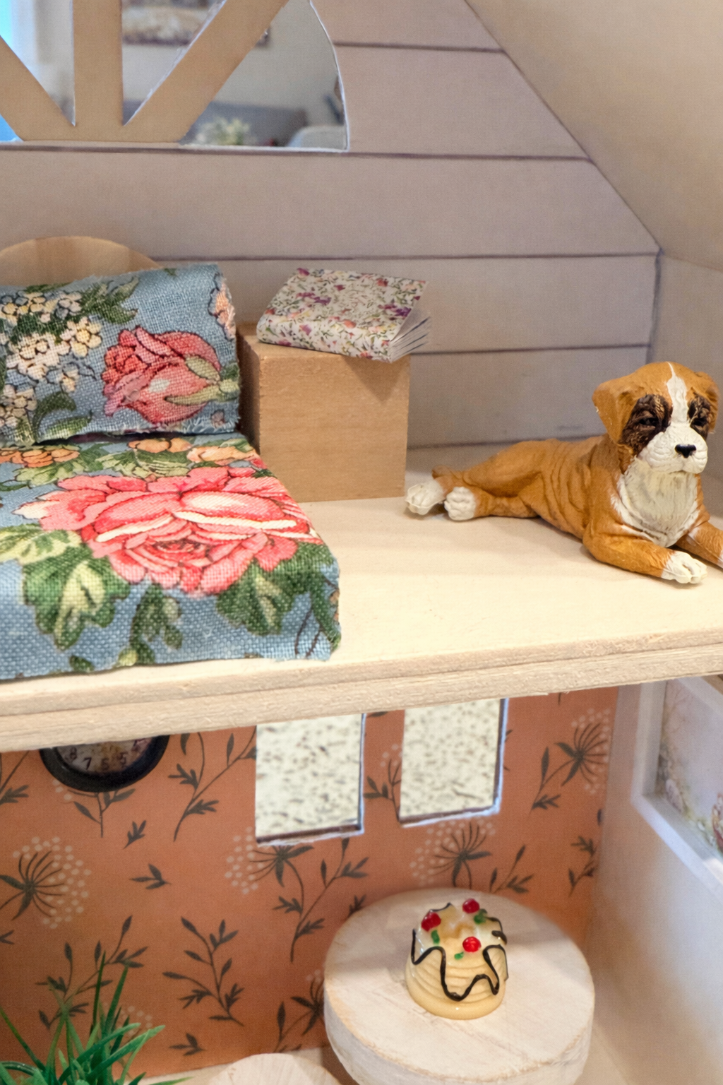 Cozy cottage dollhouse with pegs